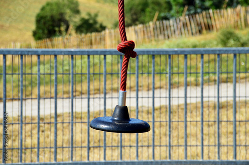 Tellersitz einer Kinderseilbahn