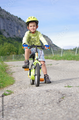 enfant à vélo