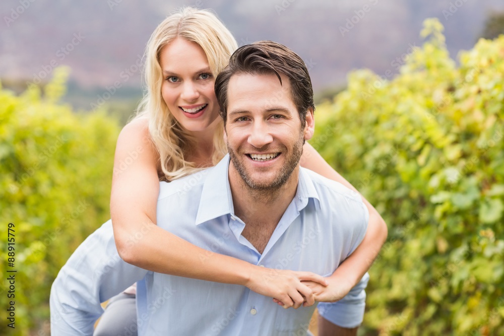Obraz premium Young happy woman embracing young handsome man