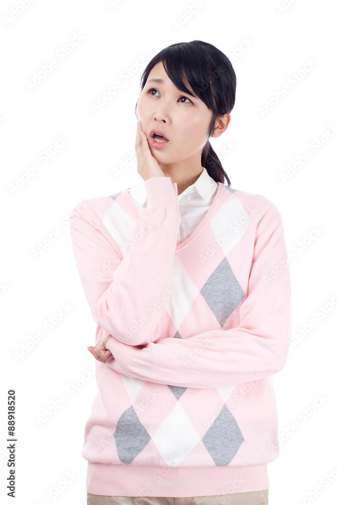 私服の女性　悩む