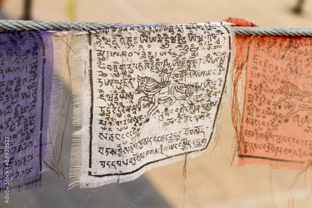 Naklejka premium banderas de plegarias tibetanas