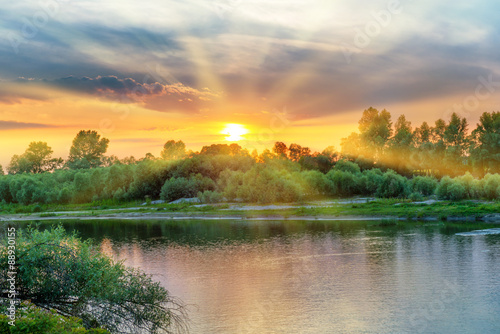 Fototapeta Naklejka Na Ścianę i Meble -  Beautiful sunset above a big river