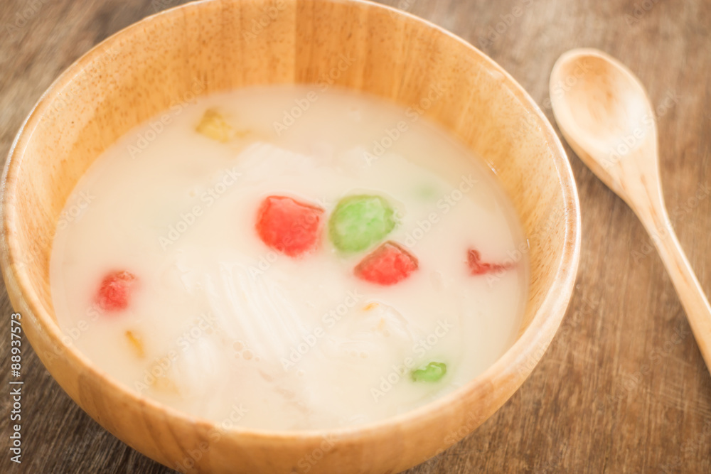 Water chestnut coated with tapioca starch in coconut cream Water chestnut coated with tapioca starch in coconut cream