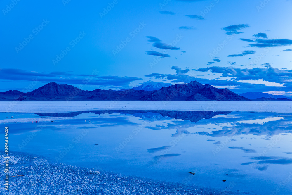 Waiting for sunrise


The Silver Island Range is reflected in the salt flat at Bonneville Salt Flats just before sunrise