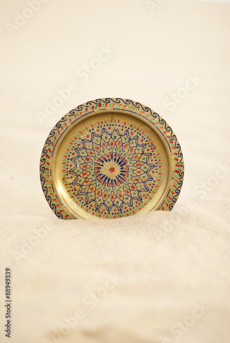 Bild auf Leinwand Round copper brass tray salver in desert sand
