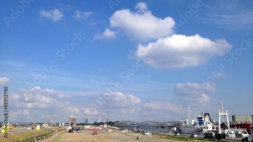 Wolken im Zeitraffer. (Hamburg)
