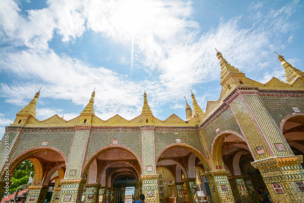 Fototapeta premium Sutaungpyai Pagoga on top of Mandalay Hill, Myanmar