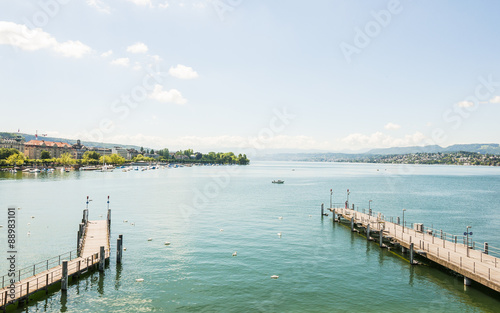 Zürich, Zürichsee, Schiffssteg, Schifffahrt, See, Seerundfahrt,   Altstadt, Altstadthäuser, Opernhaus, Sommer, Schweiz photo