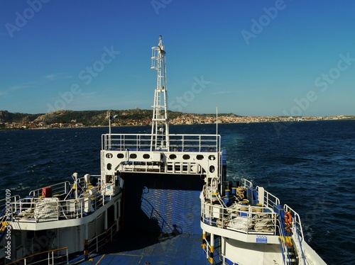 Fährschiff zwischen Sardinien und Maddalene photo