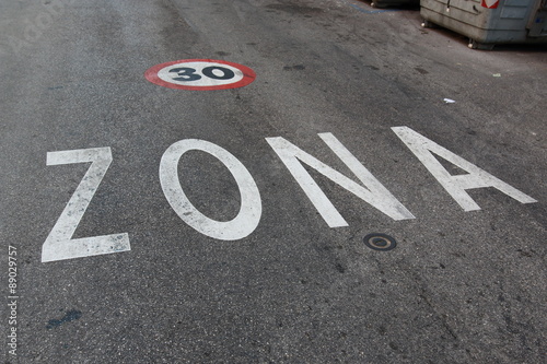 Zona 30 sign © Tomasz Bidermann