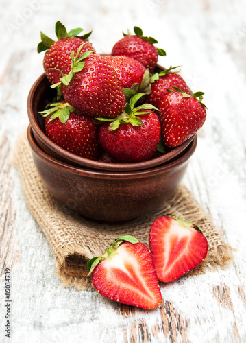 Bowl with strawberries