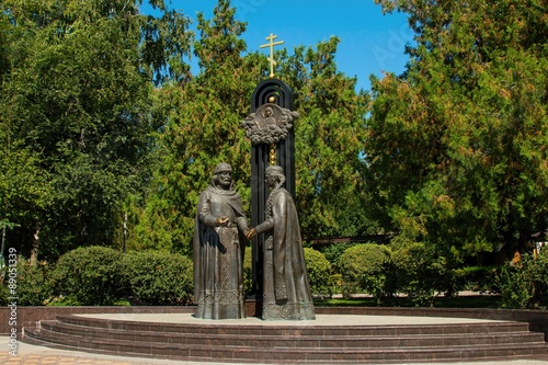 Monument of a betrothal of prince Pyotr and princess Fevroniya Muromskikh, established in park Revolution in Rostov - on - Don. 