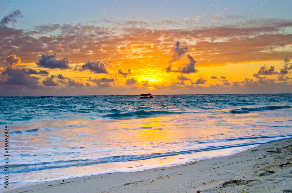 Obraz premium sunset above the sea