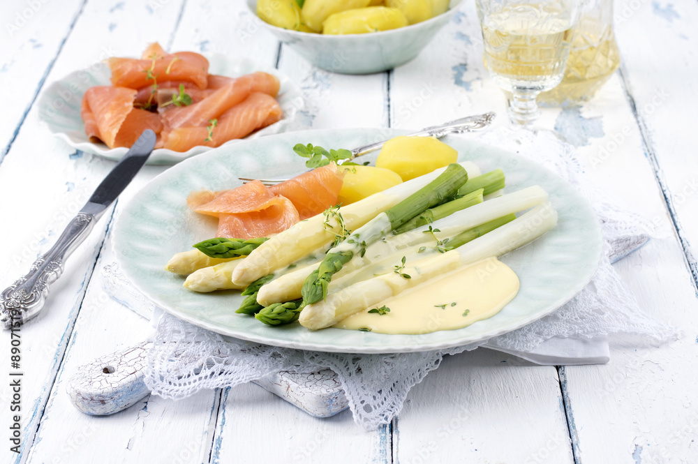 Spargel mit Räucherlachs Spargel mit Räucherlachs