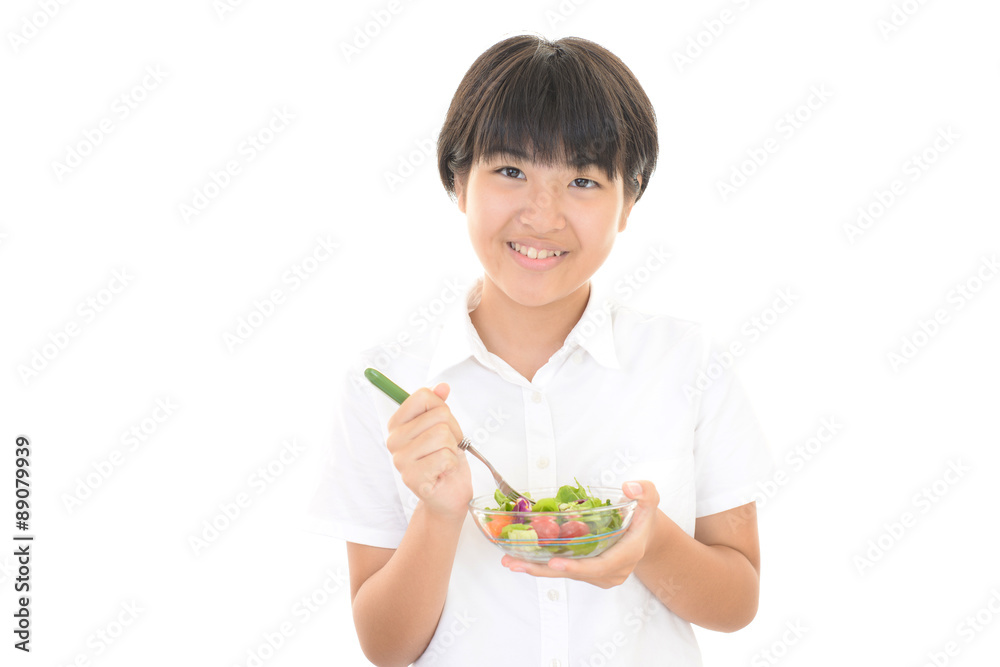 サラダを食べる女の子 サラダを食べる女の子