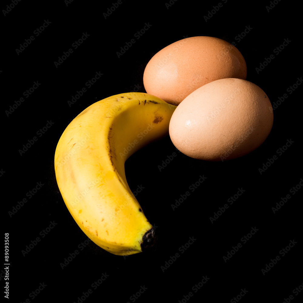 Яйца снизу. Банан с яйцами. Банан и два яйца. Банан и 2 яйца. Банан в виде члена.