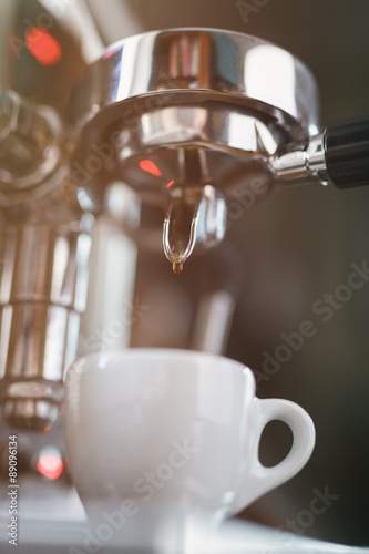 coffee extraction process from professional espresso machine
