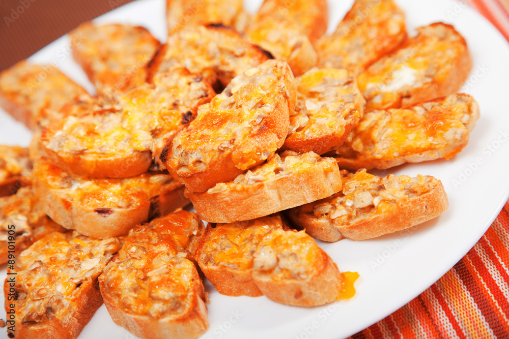Sandwiches with mushrooms and cheddar Sandwiches with mushrooms and cheddar