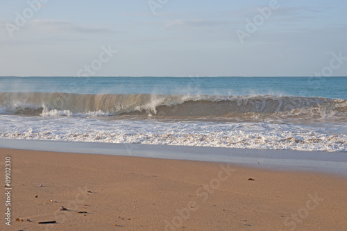 Hohe Wellen vor der Küste