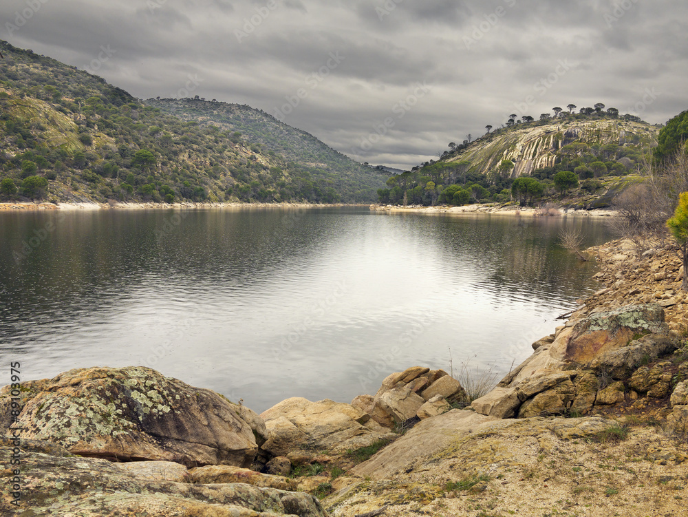Fototapeta premium Embalse de San Juan en San Martín de Valdeiglesias. Madrid.