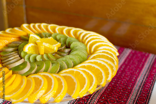 Obraz na płótnie Beautiful scenery of tasty fruit with orange, lemon, kiwi w salonie