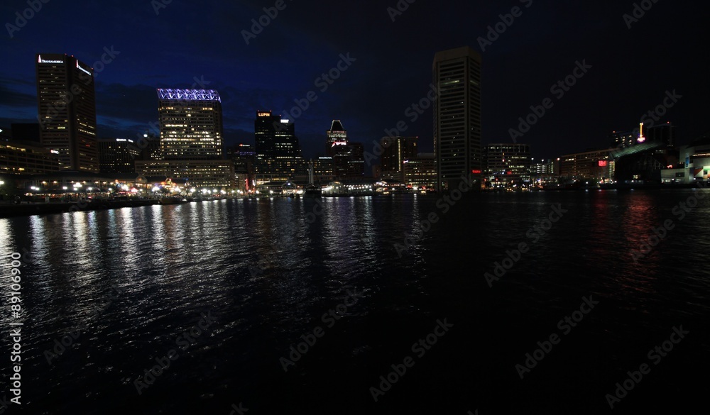 Baltimore, Inner Harbor bei Nacht