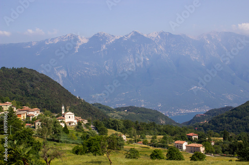 Bootsanlegesteeg in einer Stadt am Gardasee