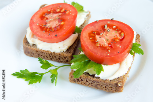 Sandwiches with tomatoes, cream cheese