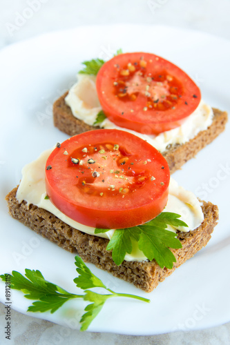 Sandwiches with tomatoes, cream cheese