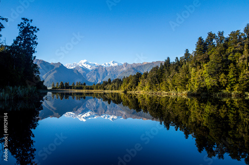 Fototapeta Naklejka Na Ścianę i Meble -  Stunning reflection of the nature. Mirror Lake, New Zealand