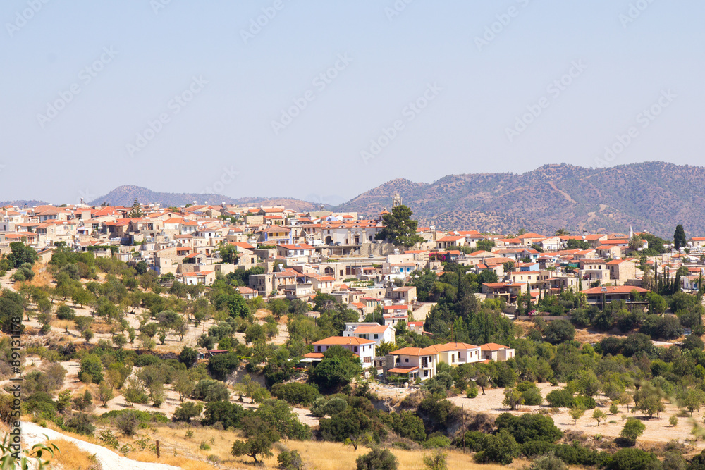 Кипр. Вид горной деревни Лефкара.