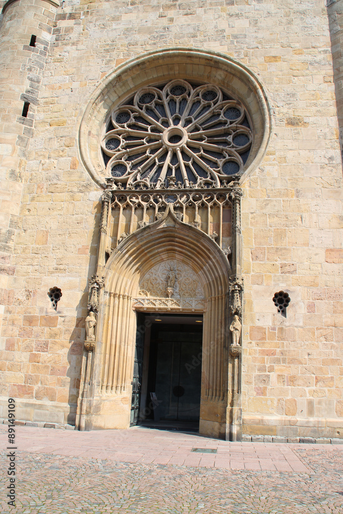 Der Eingang zum Dom