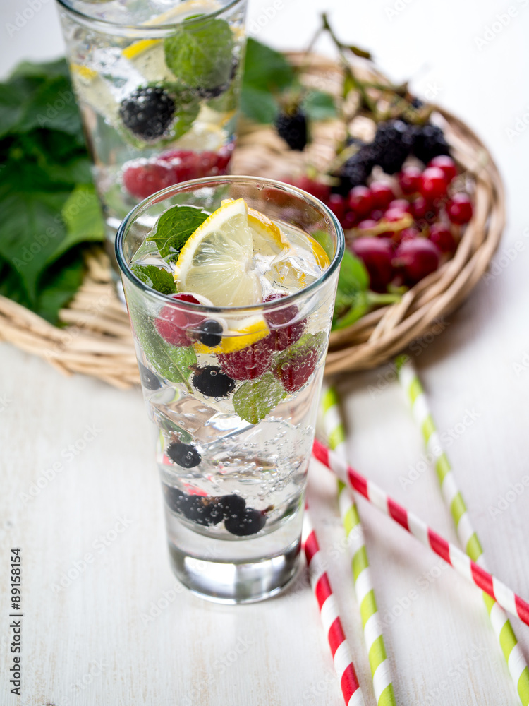 Berry detox drink