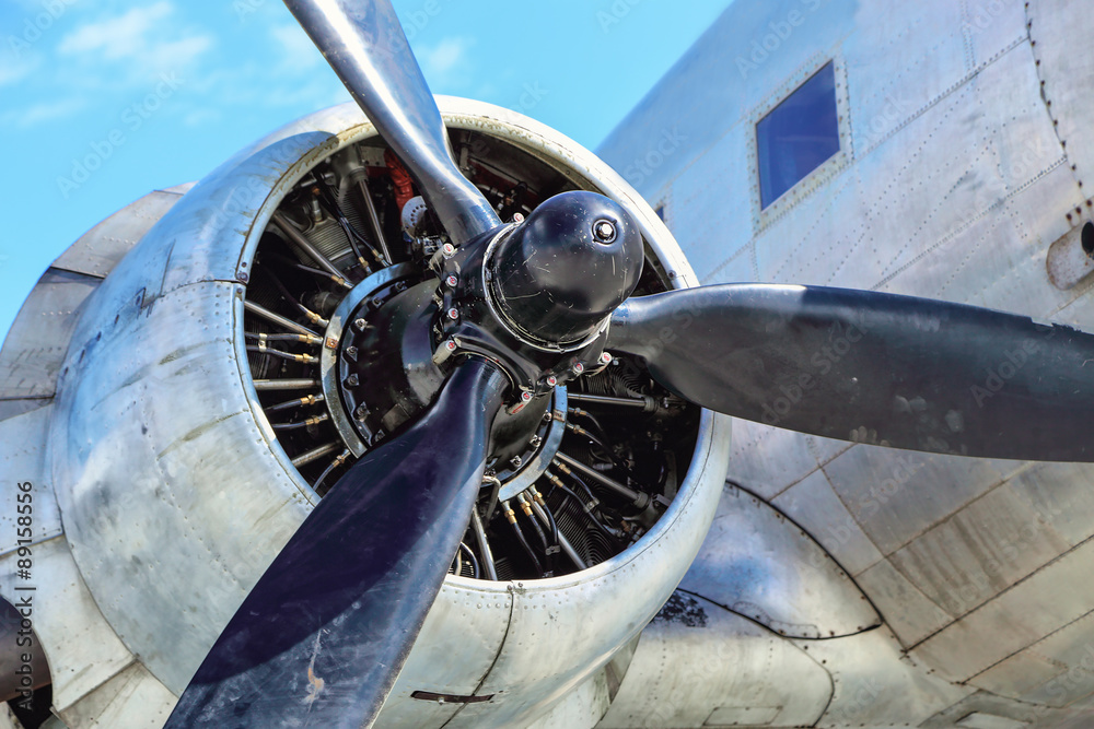 the propeller with engine on wing of old aircraft foto de Stock Adobe