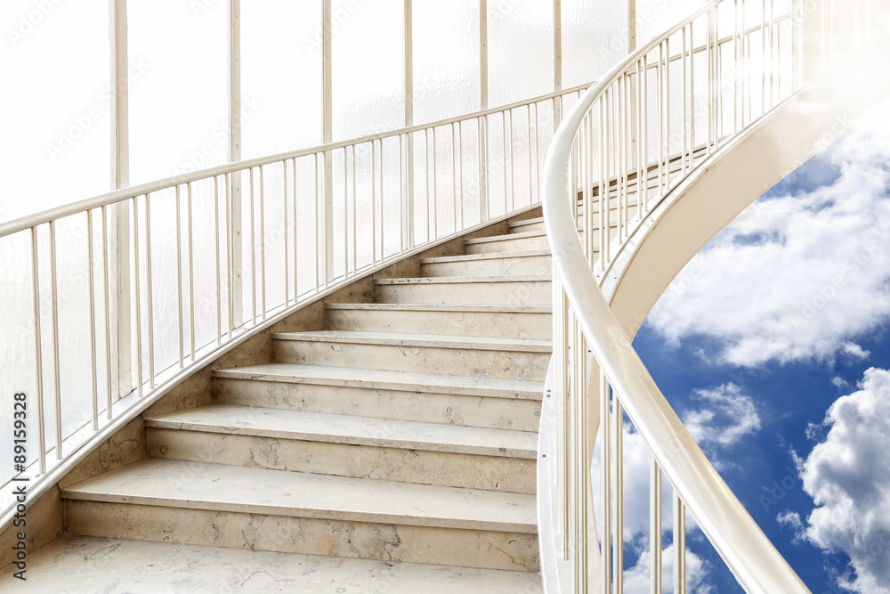 Fototapeta premium Treppe Himmel Aufwärts 