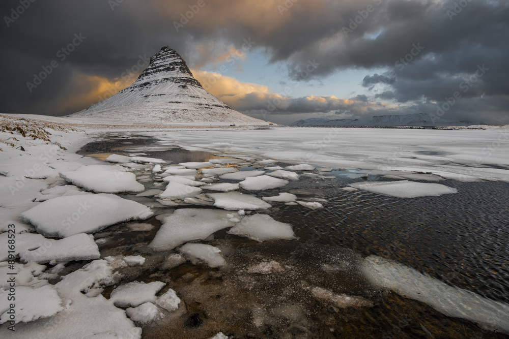 kirkjufell islanda