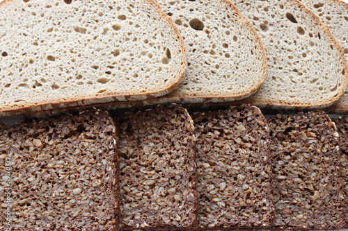 Graubrot und Schwarzbrot photo