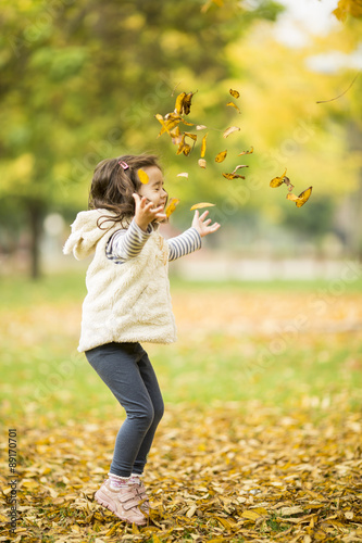 Little girl at the autumn park