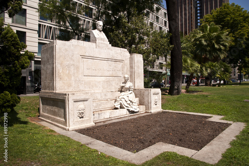 Juan Valera Denkmal spanischer Schriftsteller