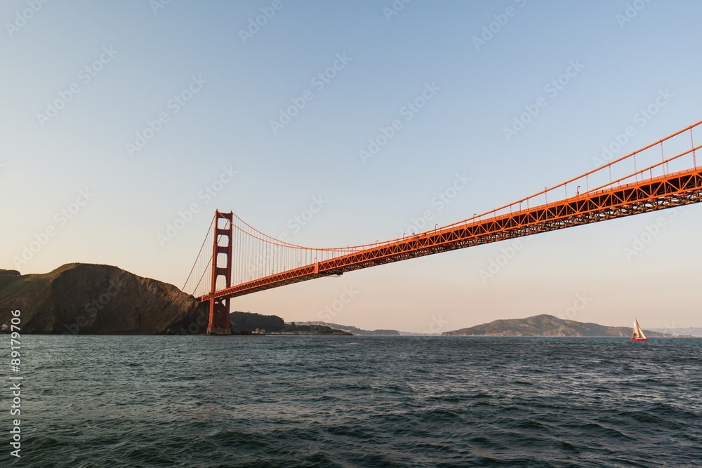 Obraz premium Pod mostem Golden Gate