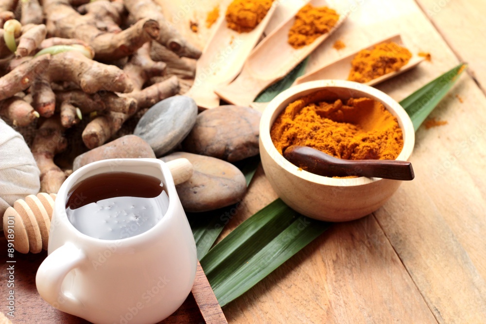 Fototapeta premium Phlai herb, Cassumunar ginger both fresh and as a powder 