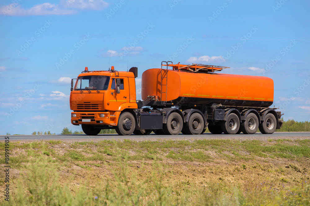 gas-tank goes on highway