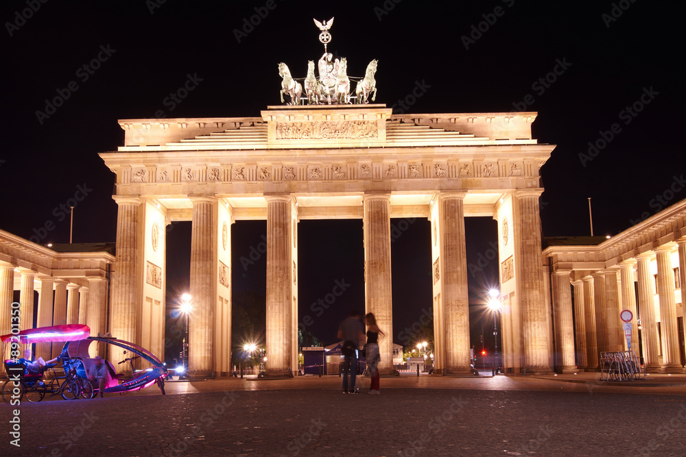 Fototapeta premium Brandenburger Tor bei Nacht