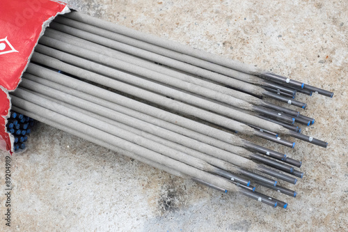 Welding rod for SMAW welding method