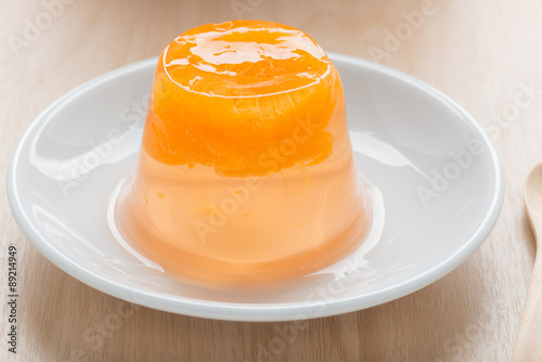 Konstfotografi Orange jelly on white dish