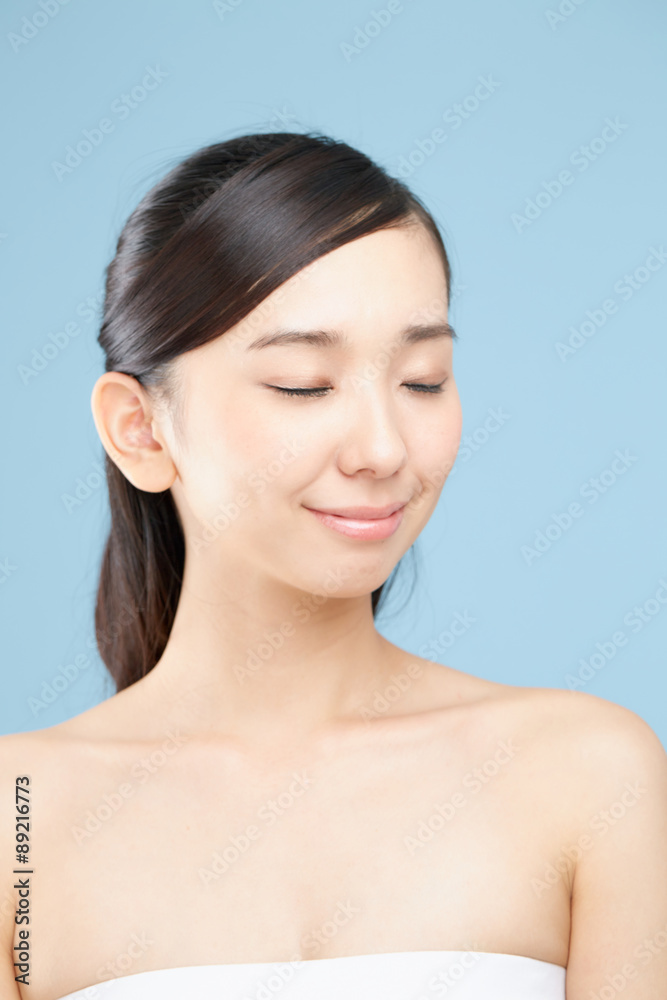 肌の綺麗な女性