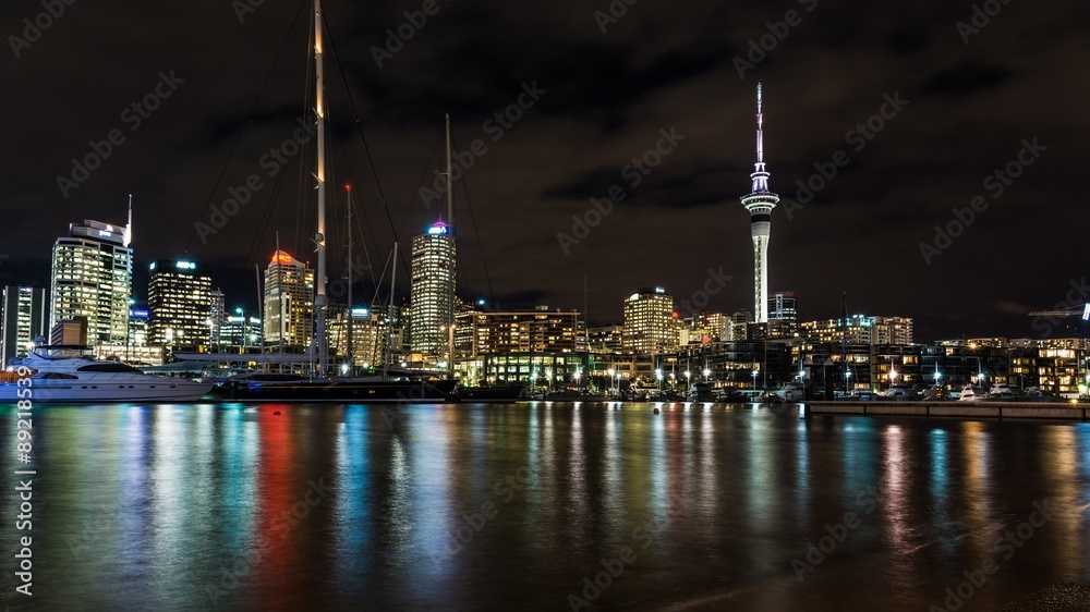 Naklejka premium auckland the capital of new zealand with its impressive skyline
