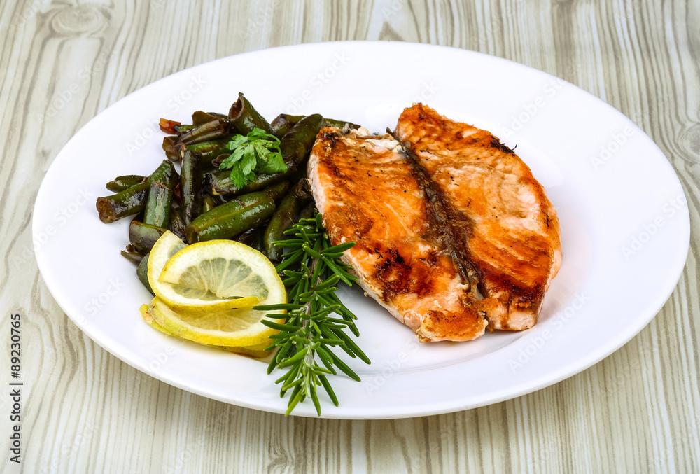 Grilled salmon with green beans Grilled salmon with green beans