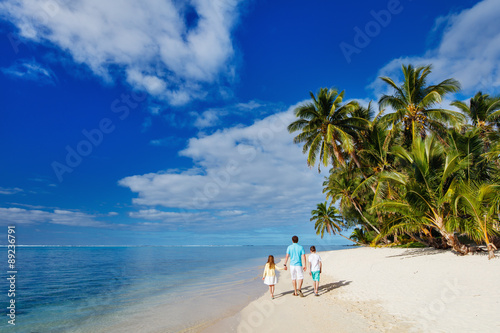Quadro su tela Father and kids on summer vacation