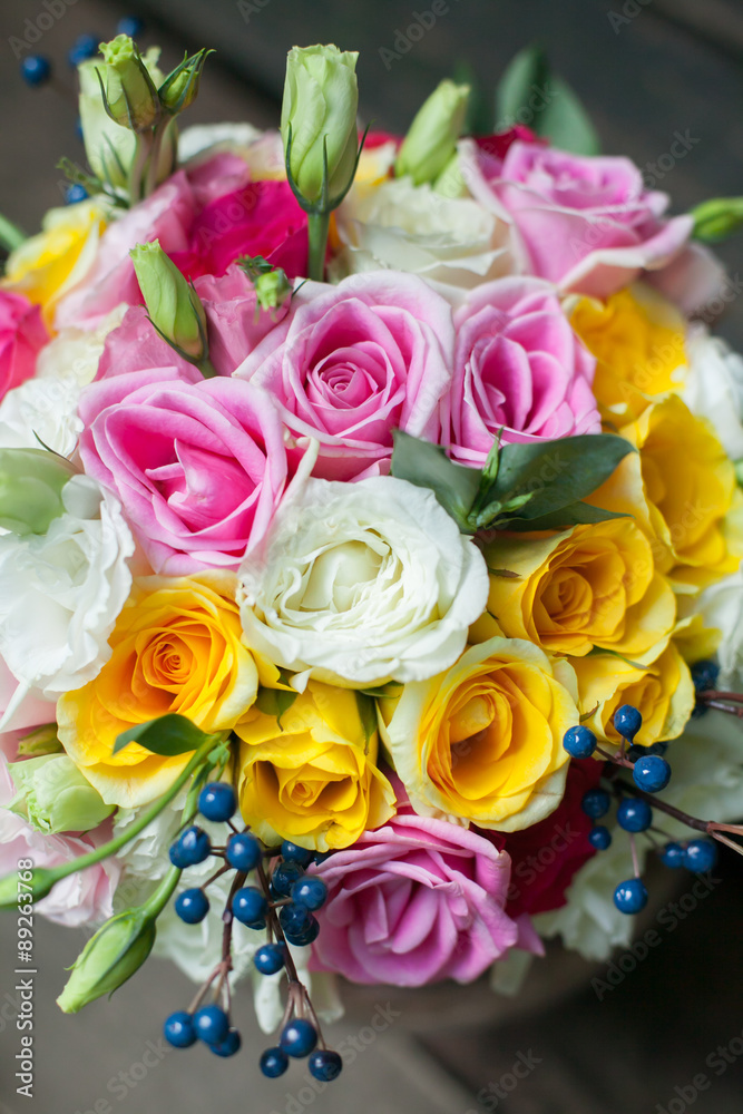 Obraz premium Colorful bouquet of roses to wedding arrangements.